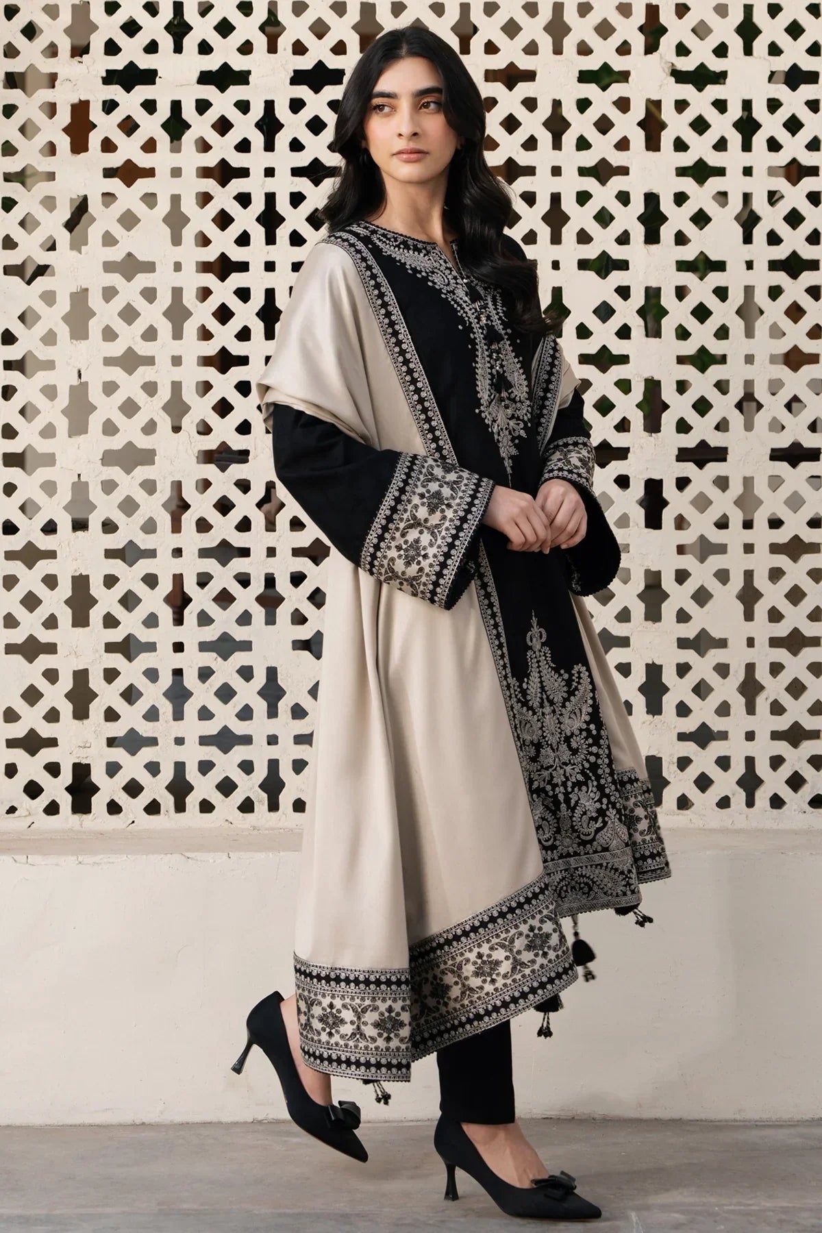 3 PC EMBROIDERED SUIT - BG848