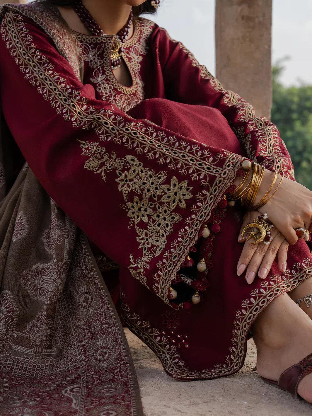 3 PC EMBROIDERED LAWN SUIT - BG851