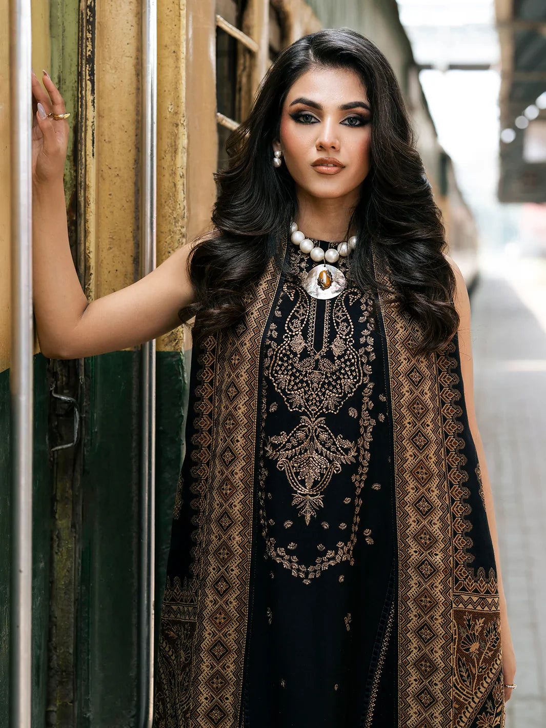 3 PC EMBROIDERED SUIT - BG850