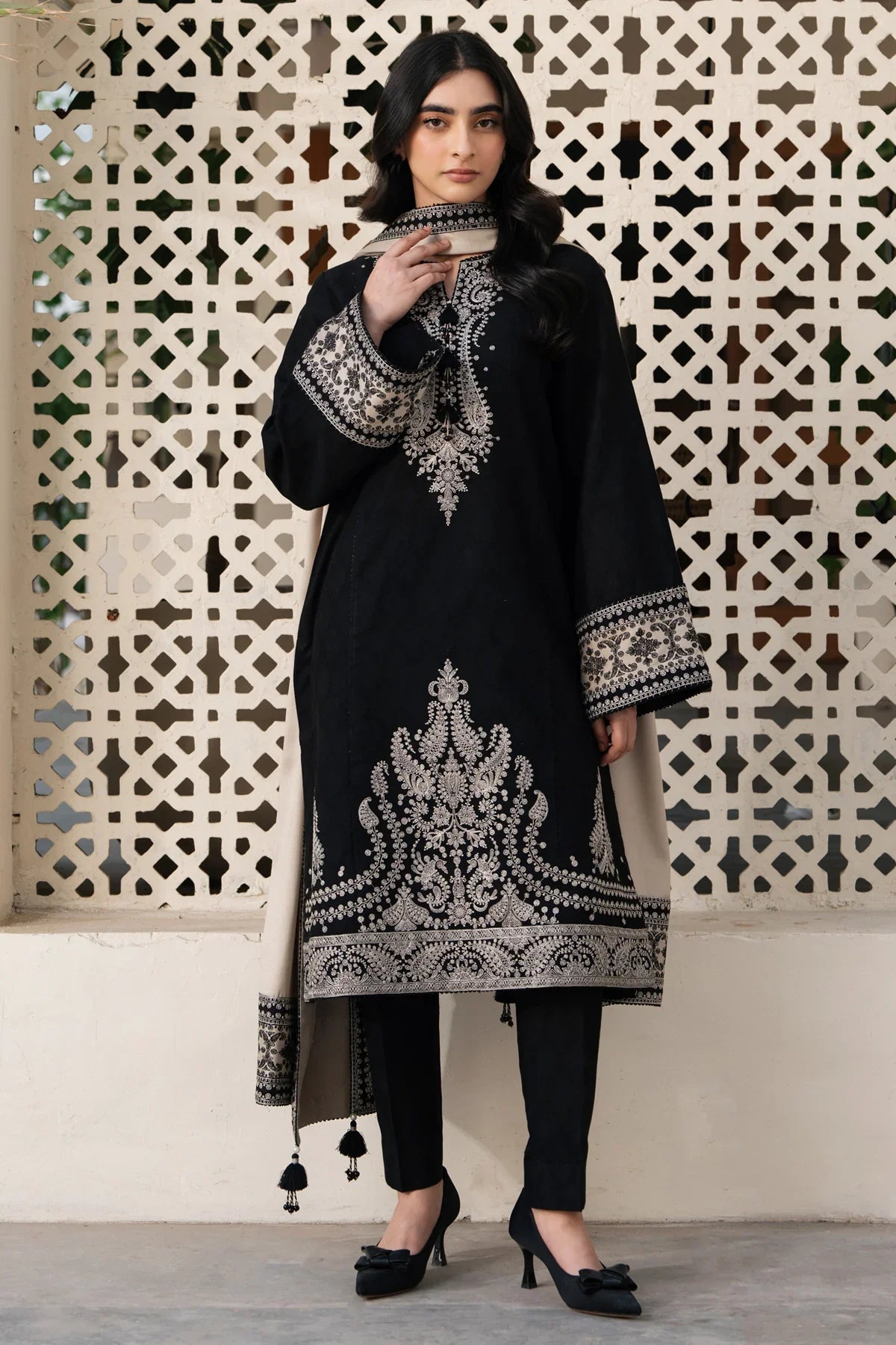 3 PC EMBROIDERED SUIT - BG848